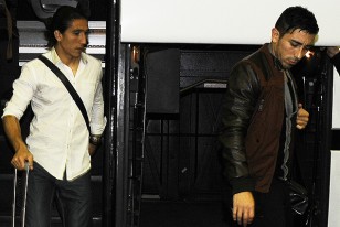 Jorge Fucille junto a Juan Castillo ingresan al Hotel que ocupa Uruguay en Estambul.