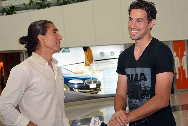 Juan Castillo y Martín Silva, los arqueros, previo a embarcar rumbo a Turquía.