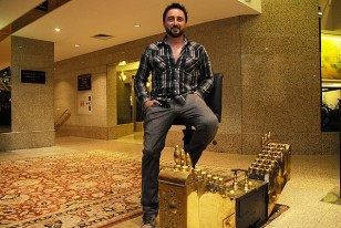 Aldo Cauteruccio captado esta noche de viernes en el hall del Hotel Renaissance de Estambul donde se encuentra alojado.