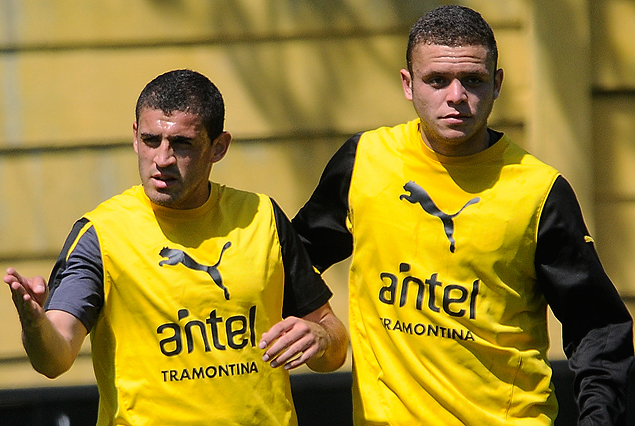 Mauro Fernández y Jonathan Rodríguez, dupla ofensiva con velocidad en Peñarol. 