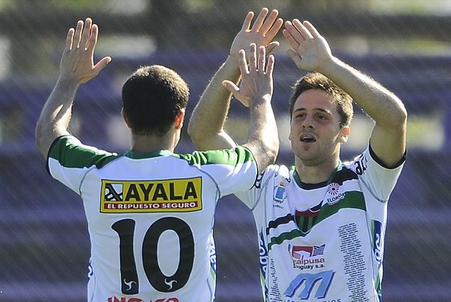 Santiago Lamanna en el festejo del gol fusionado.