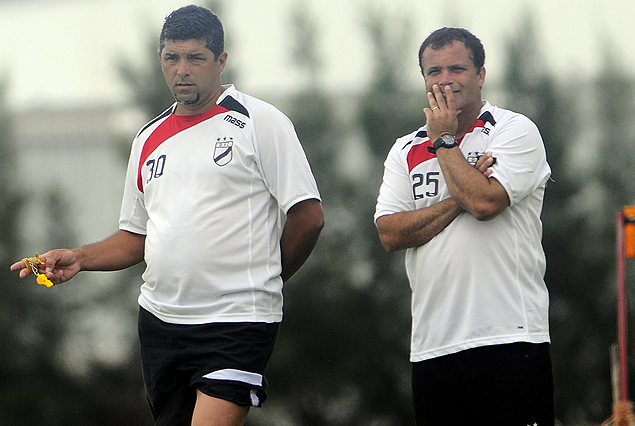 Leonardo Ramos el DT del equipo de La Curva y Marcelo Suárez, su principal colaborador.