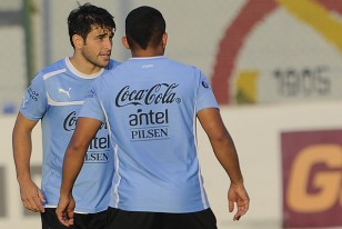 Lo visto hoy en la tarde parece indicar que Lodeiro cuenta con más chance de ser el compañero de Arévalo Ríos en el doble cinco.