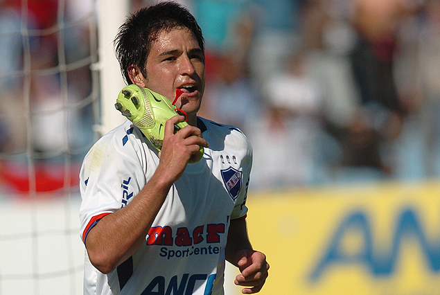 Nicolás Lodeiro, festeja su gol en el 3:0 de Nacional por el Apertura 2009.