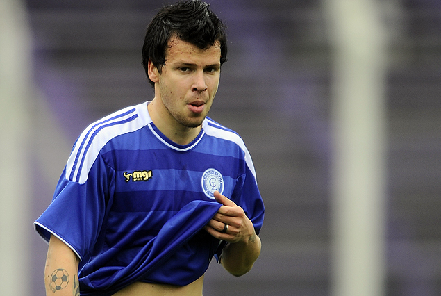 Maximiliano Cantera, se sintió en la rodilla, y está en duda frente a Nacional.