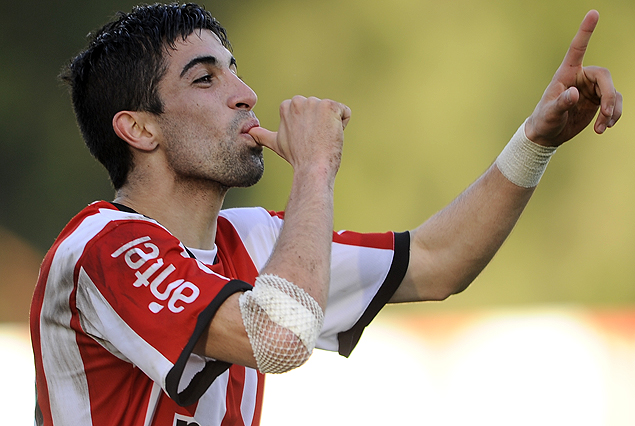 Michael Santos festeja el segundo gol para River.