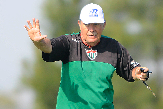 Raúl Möller confirmó el once pensando en Racing.