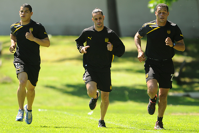Carlos Núñez, Fabián Estoyanoff y Darío Rodríguez entrenando diferenciado en Los Aromos. 