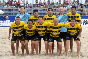 Peñarol en el Mundialito de becah soccer.