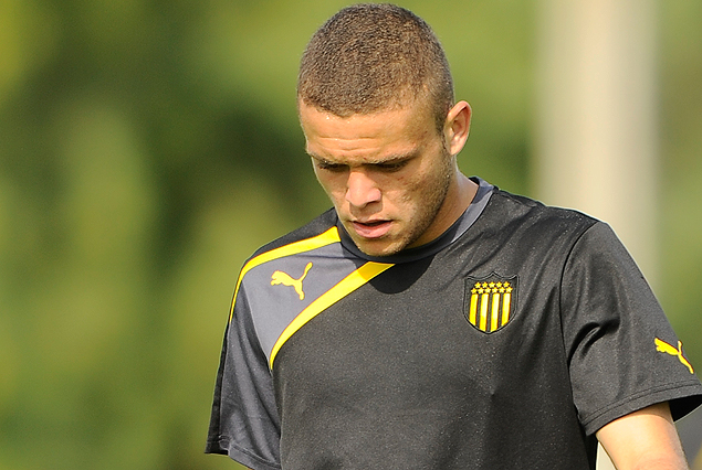 Jonathan Rodríguez no entrenó por presentar un cuadro virósico. La sanidad trabaja. 