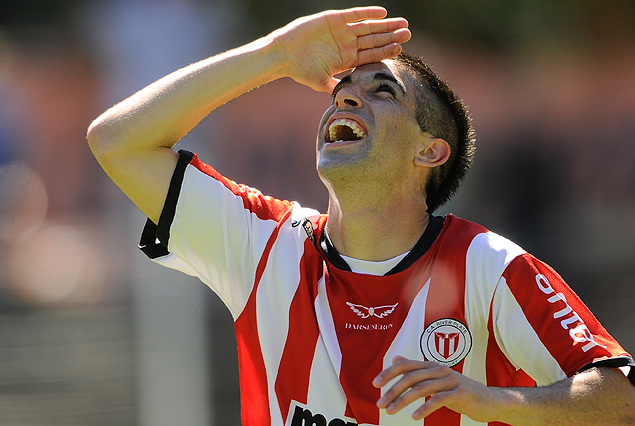 Michel Santos, autor del primer gol darsenero, una de las figuras que tuvo el encuentro. 