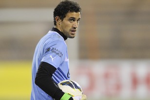 Martín Silva en la práctica de esta tarde-noche en Amánn. Tendrá la difícil misión de hacer olvidar a Muslera.