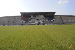 Fotografía exclusiva tomada esta mañana de la cancha y el pequeño Palco Oficial donde concurrirá el Rey de Jordania.