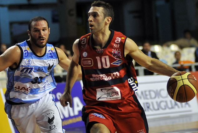 Goes sacó una importante diferencia en el comienzo, pero Atenas remontó en el segundo cuarto.