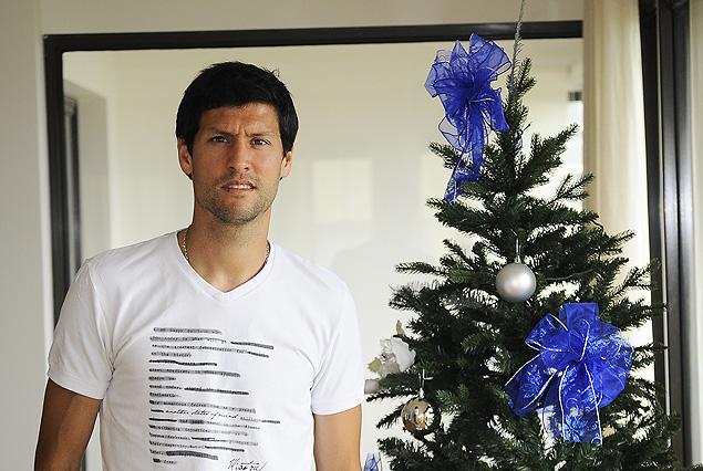 "Nacho" González en la imagen del hogar y el árbol de navidad pronto soñando con el mejor deseo de campeón. 