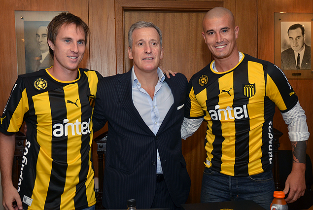 Hernán Novick, Juan Pedro Damiani y Pablo Lima, en el Palacio Peñarol. 