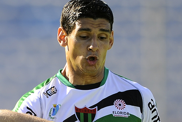 El zaguero Carlos Santucho se sintió de la molestia en el talón. 