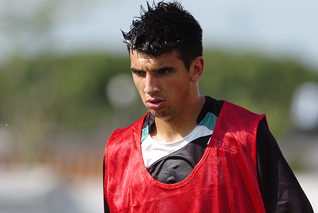 Carlos Daniel Acosta se luxó un codo, será baja en el inicio del Clausura.