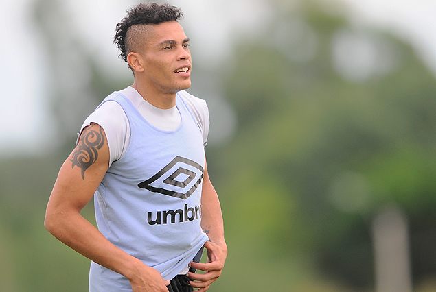 Jonathan Alvez, en el equipo titular en Perú.