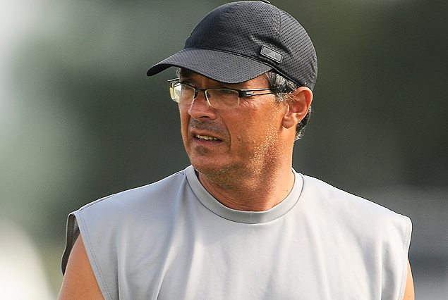 Alfredo Arias, contento porque sus dirigidos van entendiendo lo que intenta plasmar en cancha.