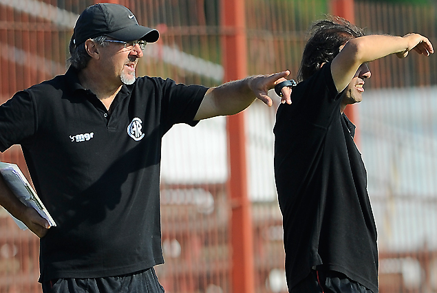 Adolfo Barán, y su ayudante Fernando Rosa.
