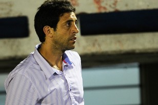 Jorge Bava siguió el juego  desde la platea.