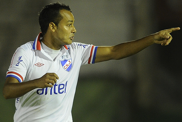 Ismael Benegas festeja el penal decisivo que le dio el triunfo al tricolor.