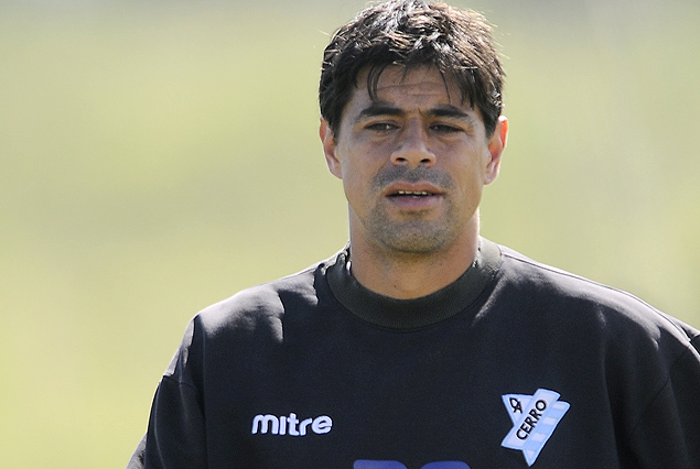 Carlos Grosmüller, en los once de arranque frente al Montevideo Wanderers,