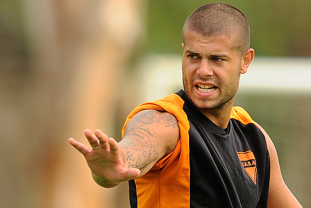 Santiago Carrera llegó de River Plate y se queda al menos hasta junio en los "buzones".