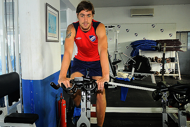 Sebastián Coates a puro pedal apronta su vuelta.