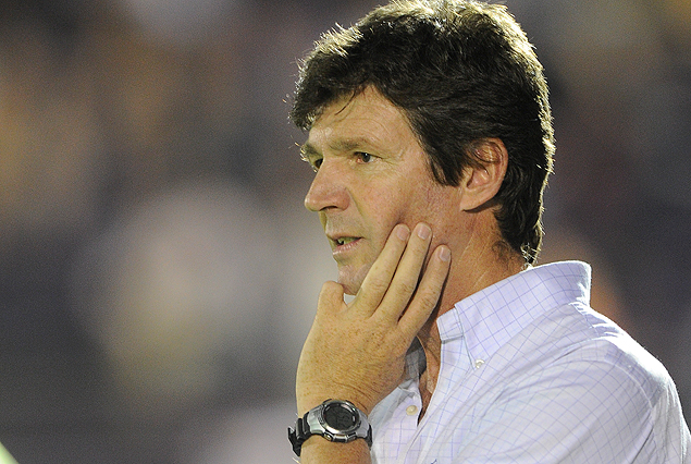 Fernando Curutchet, entrenador de Defensor Sporting y la caída violeta en la Copa Suat.