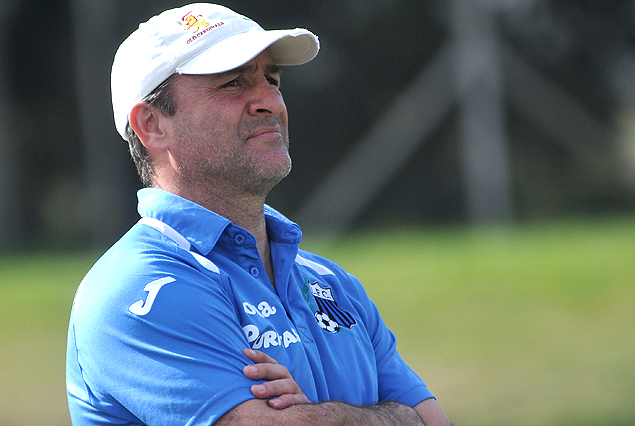 Eduardo Favaro, técnico de Liverpool.