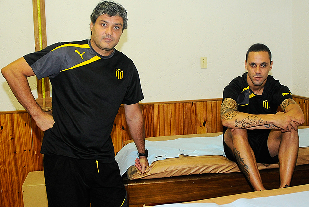 Jorge "Tito" Goncalvez, el técnico de peñarol y Fabián Estoyanoff el viernes, en la sanidad de Los Aromos.