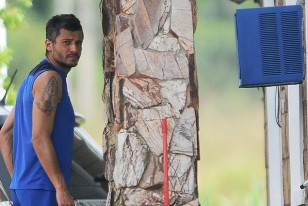 Gustavo Munúa camino al gimnasio de Los Céspedes.