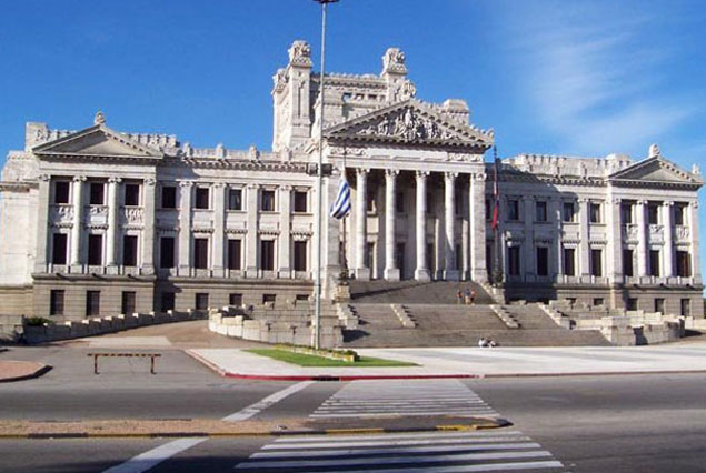 El parlamento uruguayo es quien tiene que aprobar la Ley.