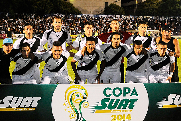 Danubio quiere comenzar el año festejando el título de mejor de la Copa Suat 2014.