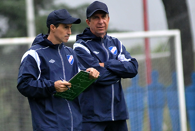 Gerardo Pelusso junto a Pablo Peirano, su ayudante de campo. 