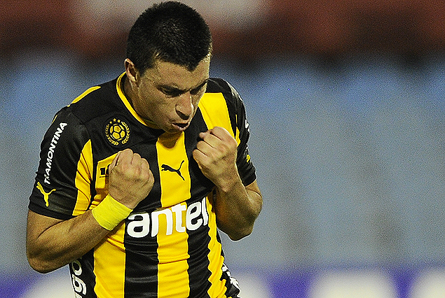 Jorge "Japo" Rodríguez apretó los puños en el festejo del gol, desahogo individual y del equipo en la gran jugada para la victoria 1:0 a Vélez. 