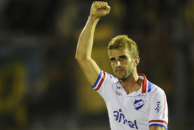 Iván Alonso festeja el gol tricolor que  se quedó con el clásico de la Copa Antel.