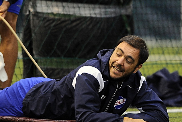 Alvaro Recoba entrenó en la cancha de fútbol cinco.