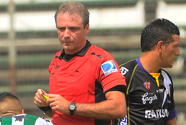 Martín Vázquez le mostró la quinta amarilla a Aníbal Hernández, por ingresar sin permiso al campo de juego. El jugador de la hizo sacar para sumar la quinta y cumplir ante Defensor, contra quien no puede jugar por acuerdo entre clubes. 