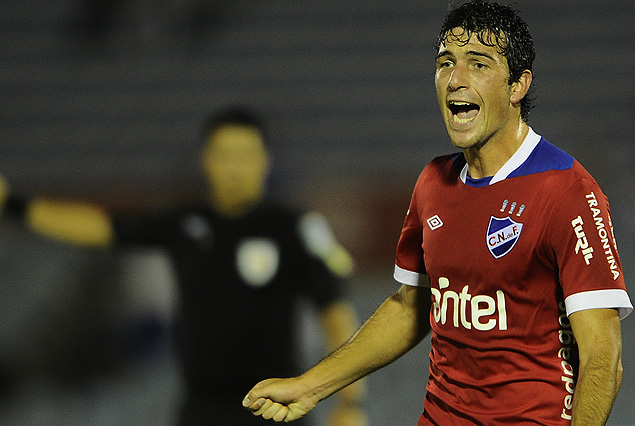 Juan Cruz Mascia se llena la boca de gol en el festejo del segundo y definitivo tanto tricolor.