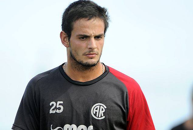 Octavio Rivero firme en el once de Rentistas. 