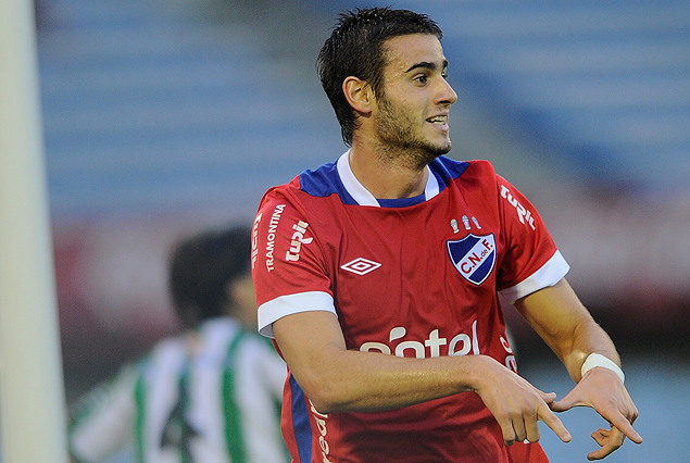 Gastón Pereiro en el festejo del primer gol tricolor. También primer tanto del juvenil a nivel oficial. 