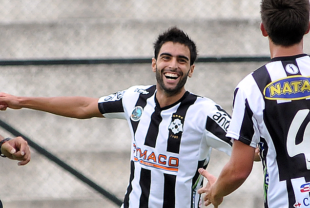 Rodrigo Pastorini hizo sonreír al "bohemio" con dos goles y fútbol de alto vuelo. 