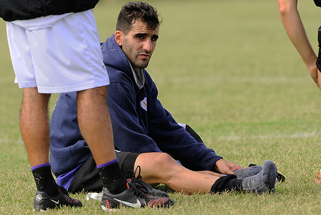 Momento en que Rodrigo Rojo abrió cuota de preocupación por una molestia en un tobillo. 