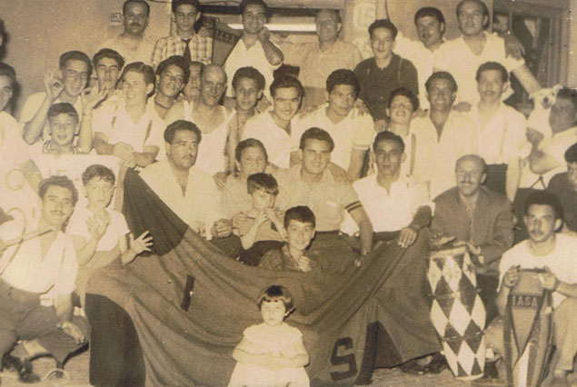 Abuela Rufina en festejo del ascenso 1951.Centro de la foto sentada. 