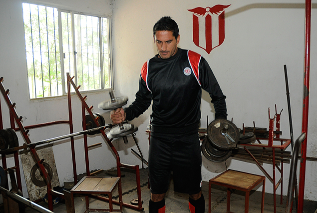 Sebastián Taborda en pleno trabajo en el gimnasio del Parque Saroldi.