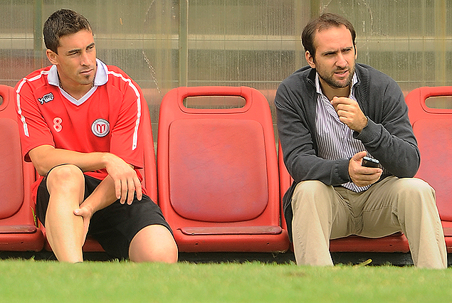 Luis Torrecilla y el Dr. Diego Larroque en el banco del Saroldi. 