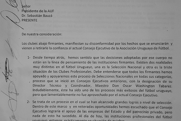 Encabezado de la carta presentado por 17 clubes en la AUF retirando la confianza al Consejo Ejecutivo.